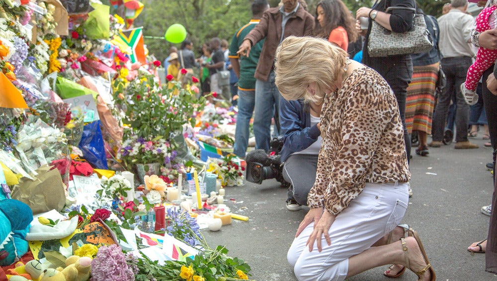  Refuerzan la seguridad para el velatorio de Mandela por la avalancha de personas