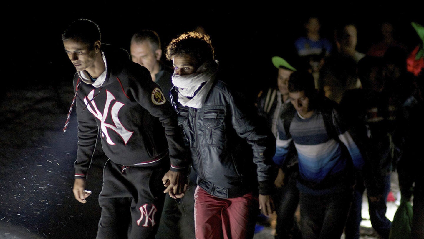 Un centenar de inmigrantes interceptados durante el puente