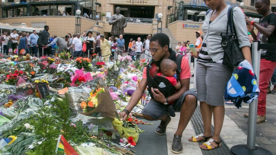 Cientos de actos honran a Nelson Mandela en el cuarto d&iacute;a de duelo oficial