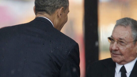 El Gobierno de EEUU resta importancia al apret&oacute;n de manos entre Obama y Castro