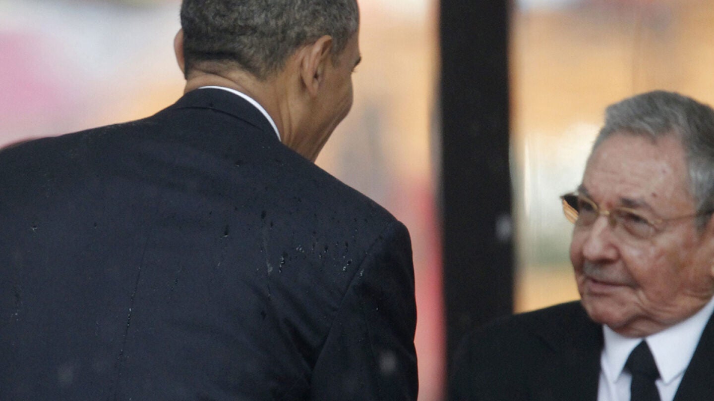El Gobierno de EEUU resta importancia al apret&oacute;n de manos entre Obama y Castro