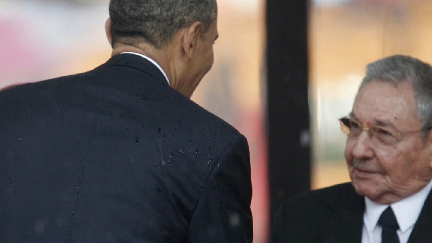 El Gobierno de EEUU resta importancia al apretón de manos entre Obama y Castro El Gobierno de EEUU resta importancia al apretón de manos entre Obama y Castro