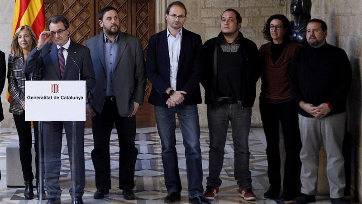Mas, Junqueras, Herrera, Fern&aacute;ndez, Rovira y Mena en el Palau de la Generalitat