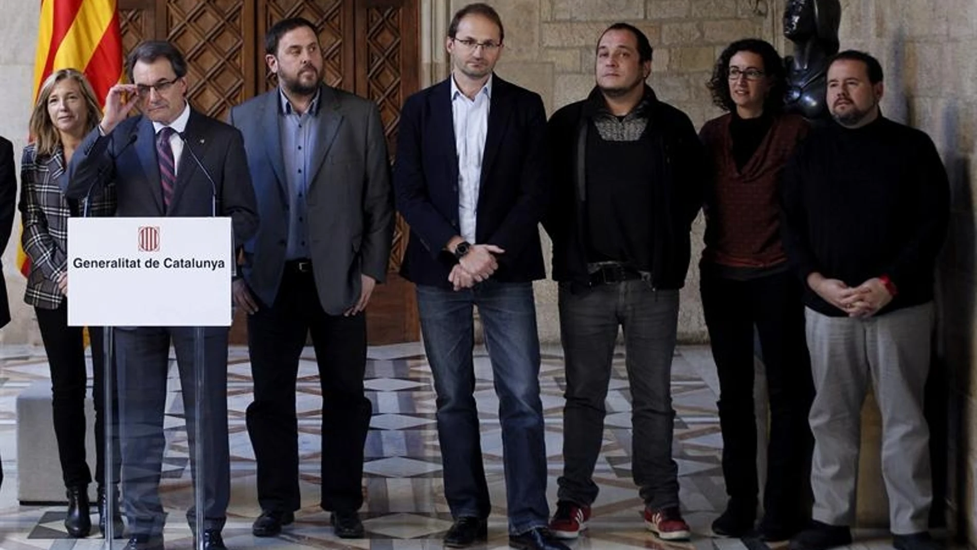 Mas, Junqueras, Herrera, Fernández, Rovira y Mena en el Palau de la Generalitat