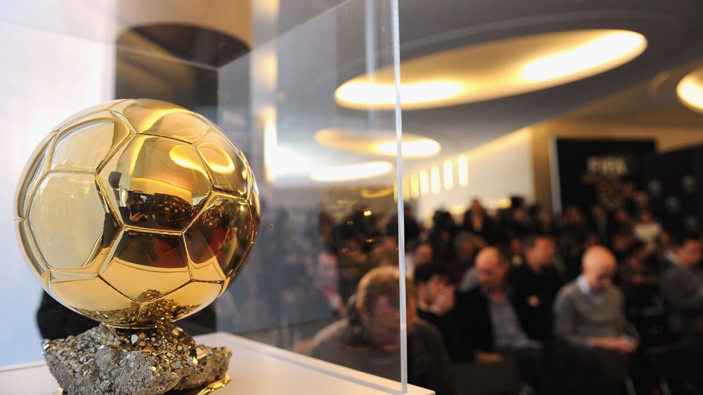 El Bal&oacute;n de Oro, en una rueda de prensa de la FIFA