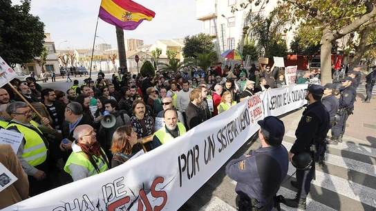 Dos detenidos por desórdenes públicos en las inmediaciones del auditorio en el que comparecía Rajoy Dos detenidos por desórdenes públicos en las inmediaciones del auditorio en el que comparecía Rajoy