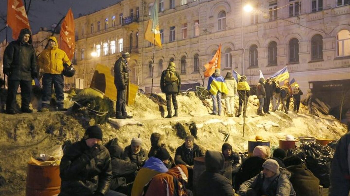 Una de las barricadas levantadas por los opositores a Yanuk&oacute;vich