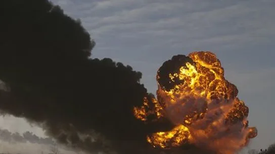 Fuerte incendio en Dakota del Norte tras el descarrilamiento de un tren cargado de petróleo Fuerte incendio en Dakota del Norte tras el descarrilamiento de un tren cargado de petróleo