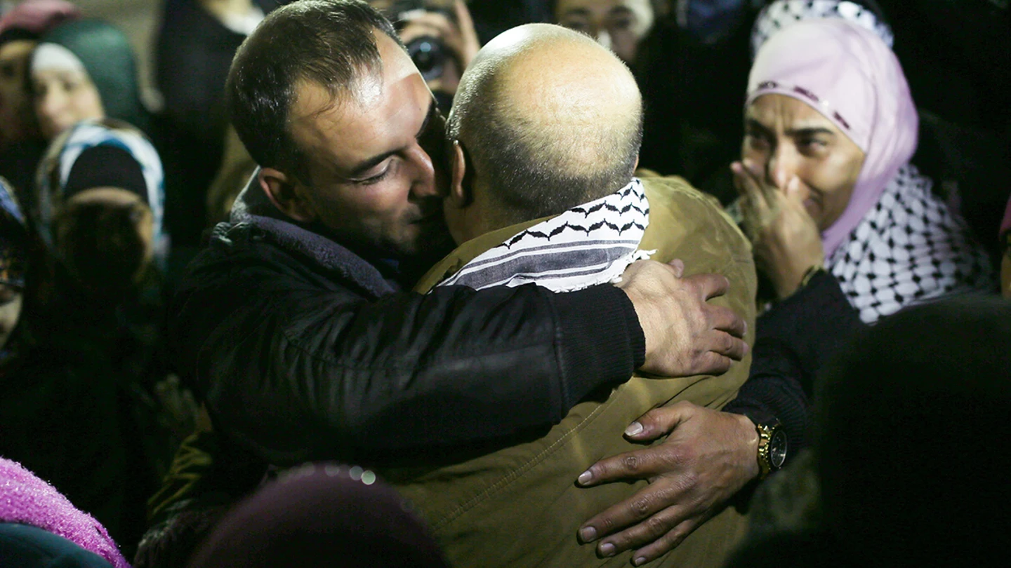Palestina recibe como héroes a los 26 "presos veteranos" liberados por Israel Palestina recibe como héroes a los 26 "presos veteranos" liberados por Israel