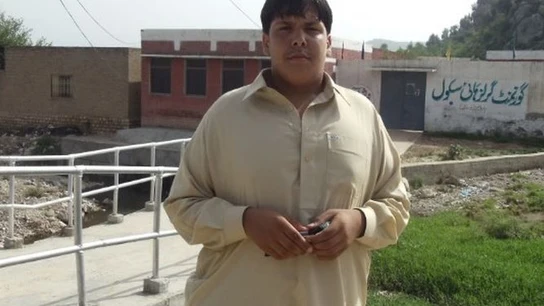 Un adolescente pakistaní evita una masacre Un adolescente pakistaní evita una masacre