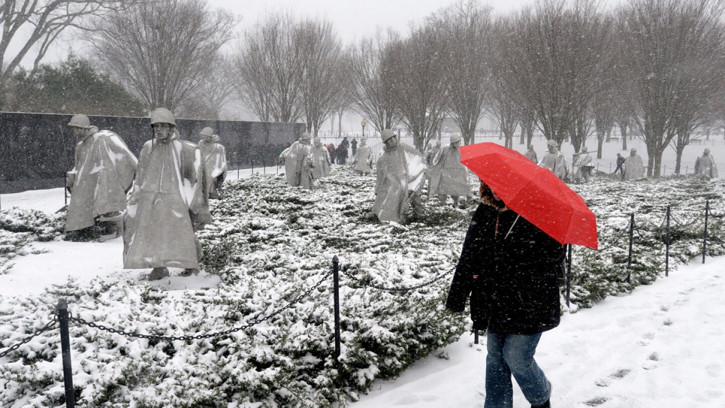 Una ola de fr&iacute;o y nieve vuelve a colapsar el noreste de EEUU 