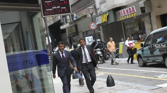 Argentina dará continuidad a la compra de dólares y controlará la subida de los precios Argentina dará continuidad a la compra de dólares y controlará la subida de los precios