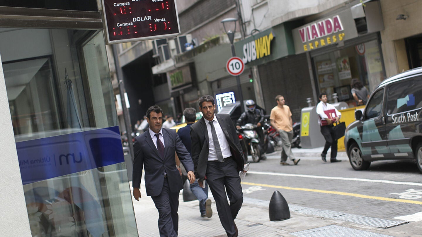 Argentina dar&aacute; continuidad a la compra de d&oacute;lares y controlar&aacute; la subida de los precios