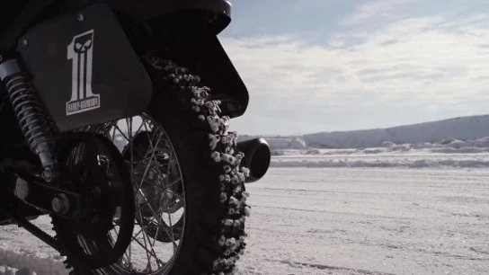 Así derrapa una Harley sobre el hielo Así derrapa una Harley sobre el hielo