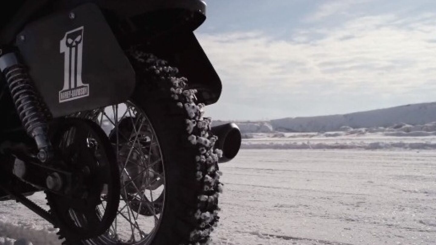 As&iacute; derrapa una Harley sobre el hielo