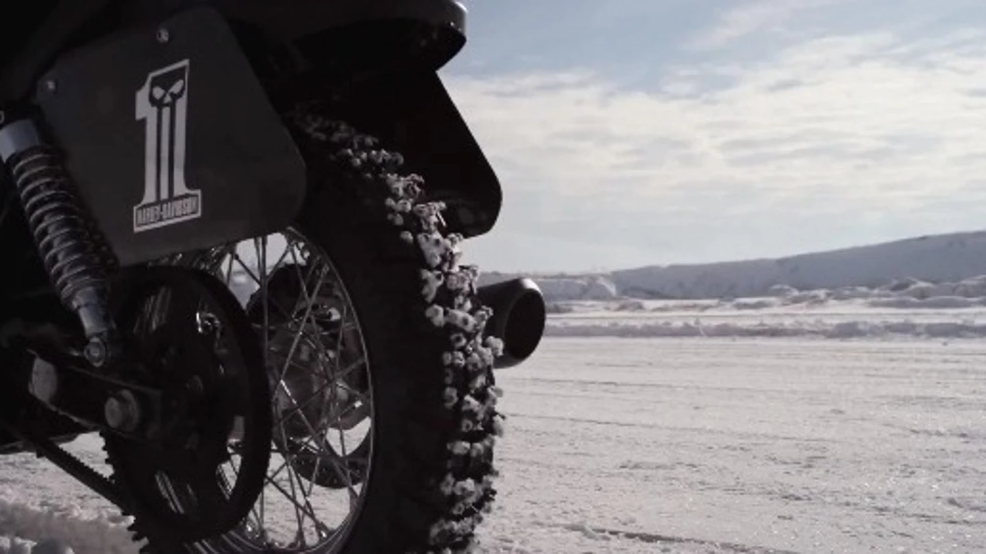 Así derrapa una Harley sobre el hielo Así derrapa una Harley sobre el hielo