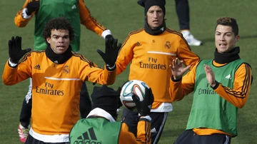 Cristiano, Coentrao y Pepe, en el entrenamiento del Real Madrid