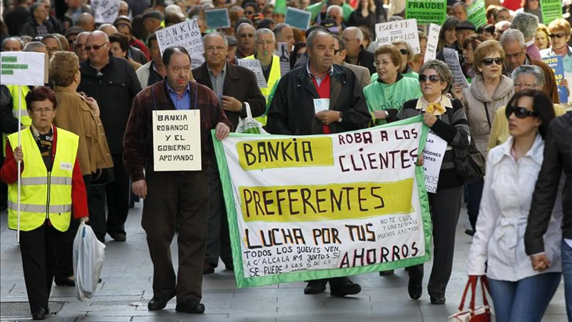 Preferentistas se manifiestan contra Bankia