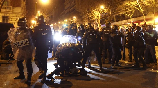 Policías antidisturbios intervienen en la Plaza de Colón Policías antidisturbios intervienen en la Plaza de Colón
