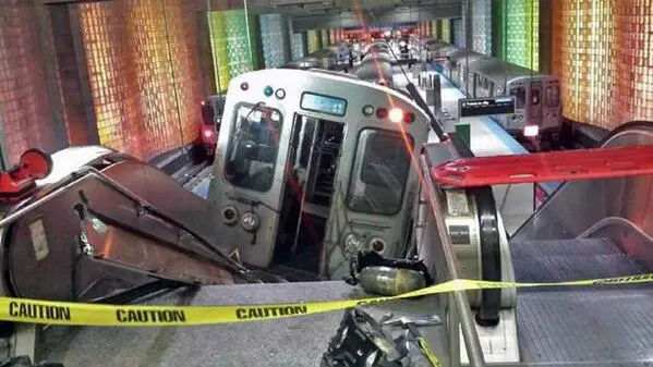 El descarrilamiento de un tren en Chicago deja 30 heridos leves El descarrilamiento de un tren en Chicago deja 30 heridos leves