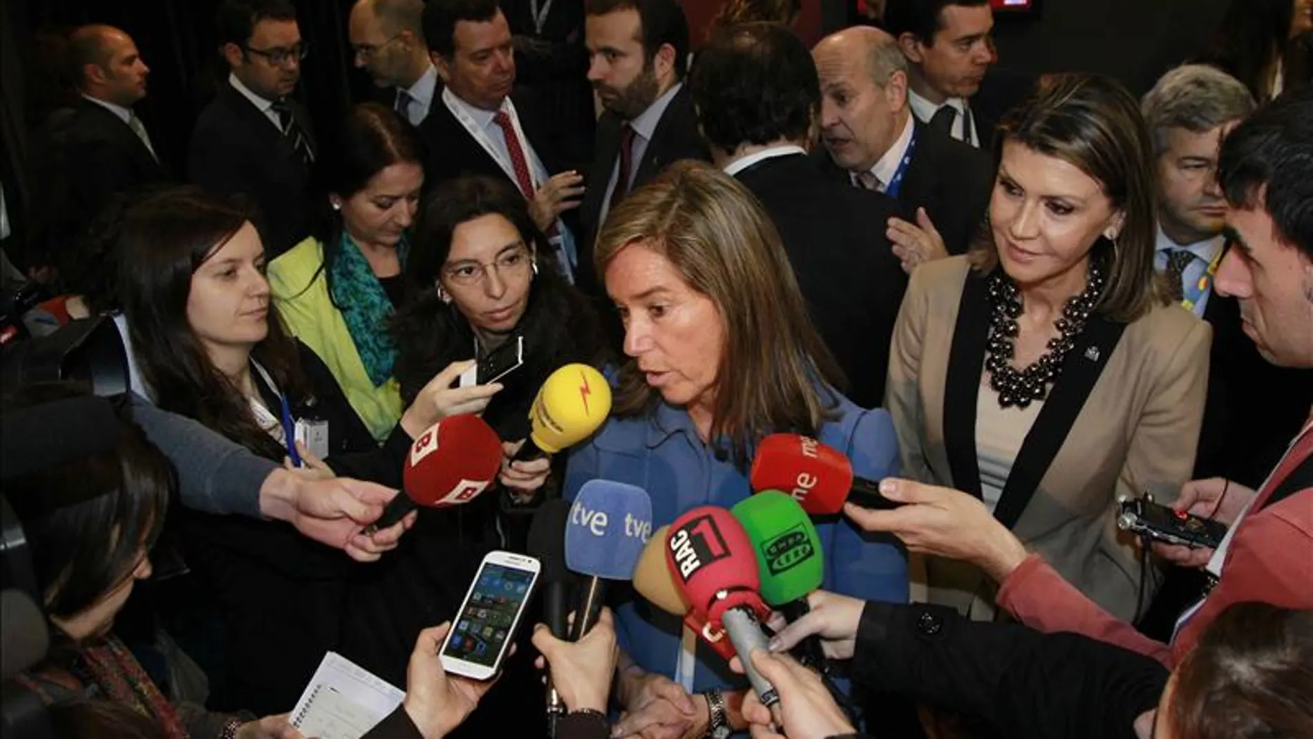 Ana Mato habla ante los periodistas