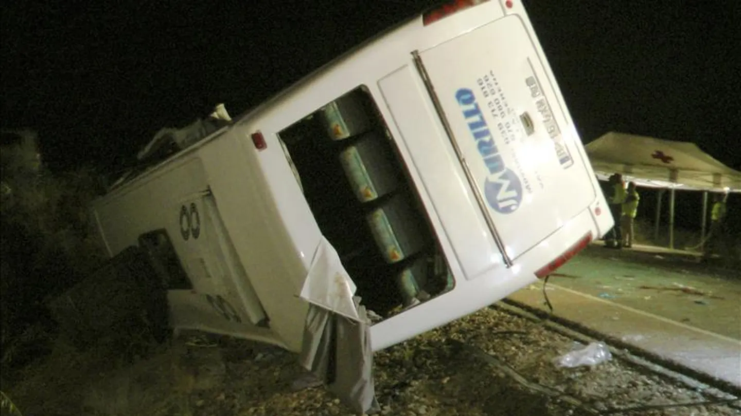 Cinco chicos de entre 12 y 15 años mueren en un accidente de bus en Badajoz Cinco chicos de entre 12 y 15 años mueren en un accidente de bus en Badajoz