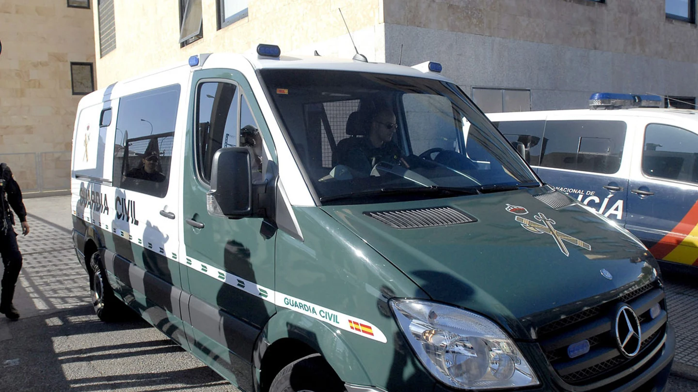 La Guardia Civil saca a Raquel Gago de los juzgados La Guardia Civil saca a Raquel Gago de los juzgados