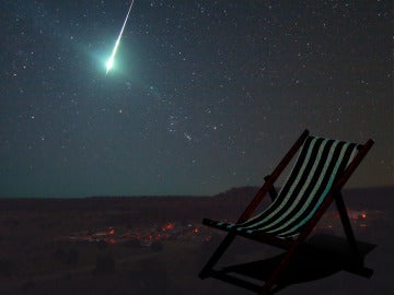 Tumbona y cielo despejado, una buena combinación para disfrutar de una buena lluvia de estrellas