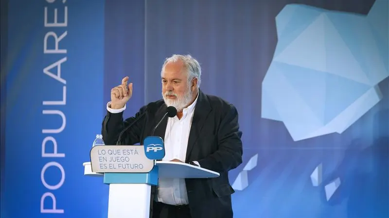 Miguel Arias Cañete en un acto electoral