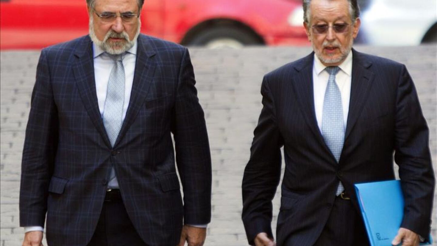 El vicealcalde de Valencia, Alfonso Grau, junto a su abogado, Jos&eacute; Bonet 