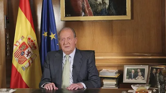 El rey comunica su abdicación al pueblo español El rey comunica su abdicación al pueblo español