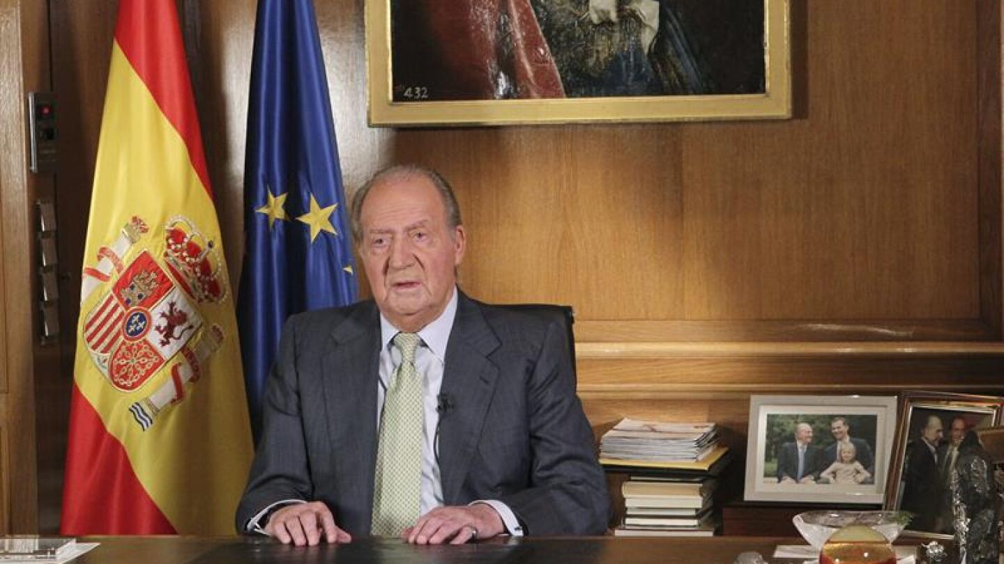 El rey comunica su abdicaci&oacute;n al pueblo espa&ntilde;ol