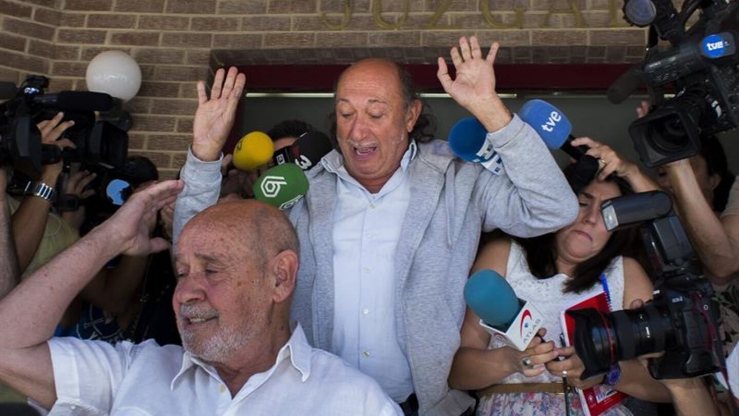 Francis Montesinos, saliendo del juzgado de Lliria
