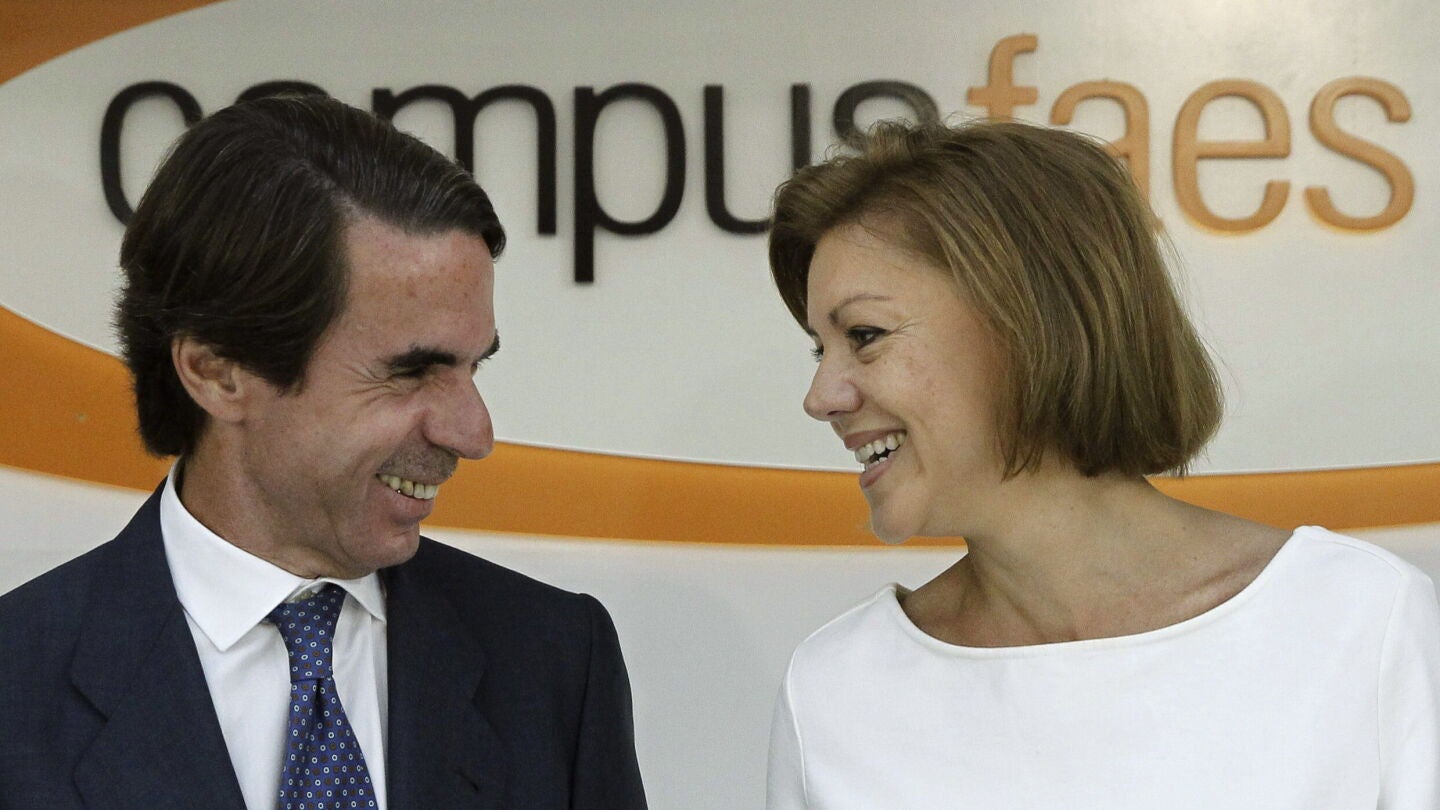 El expresidente del Gobierno Jos&eacute; Mar&iacute;a Aznar y secretaria general del PP, Maria Dolores de Cospedal