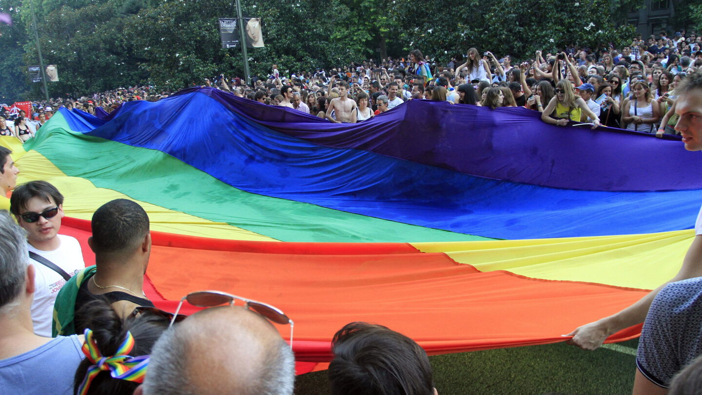 Participantes en la manifestaci&oacute;n del Orgullo Gay en Madrid el a&ntilde;o pasado