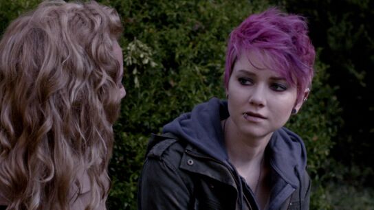 Emma habla con Lily Gray