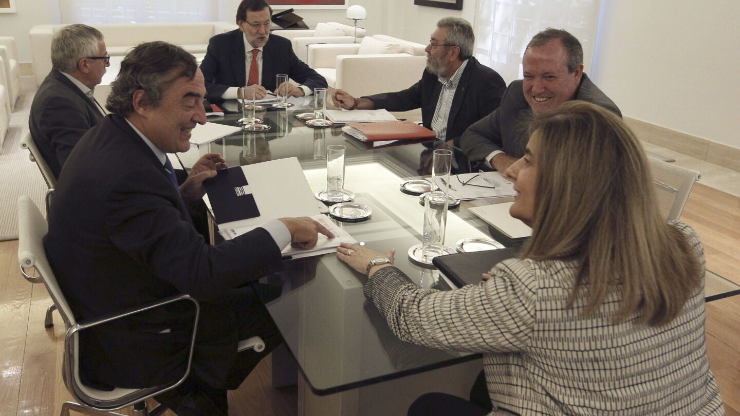 Mariano Rajoy se re&uacute;ne con los agentes sociales