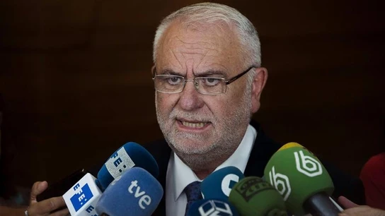 Juan Cotino atiende a los medios de comunicación Juan Cotino atiende a los medios de comunicación