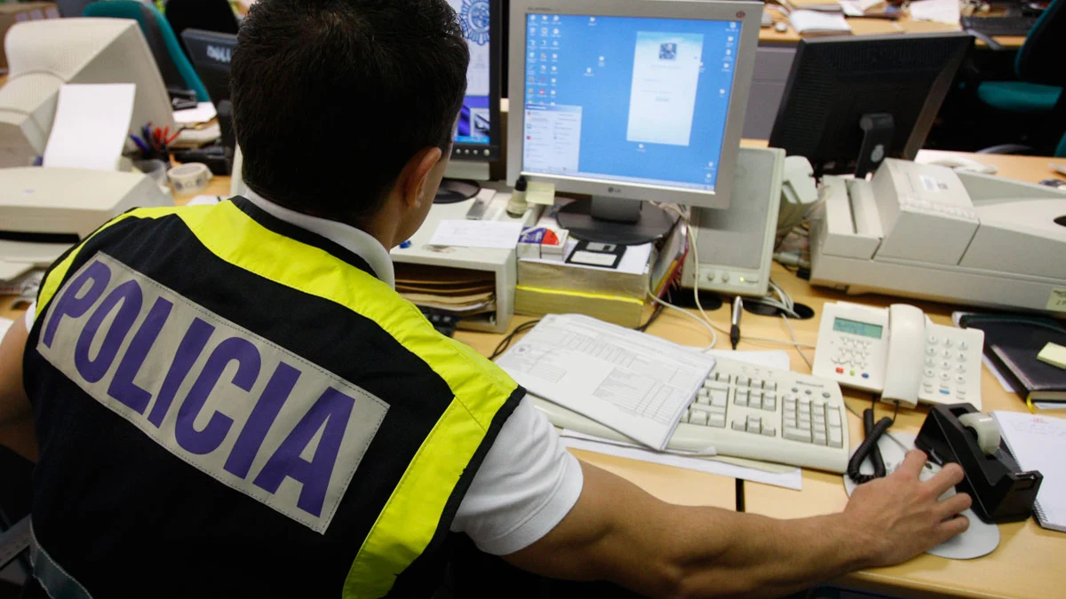 Agentes de la Policía rastrea posibles delitos en Internet