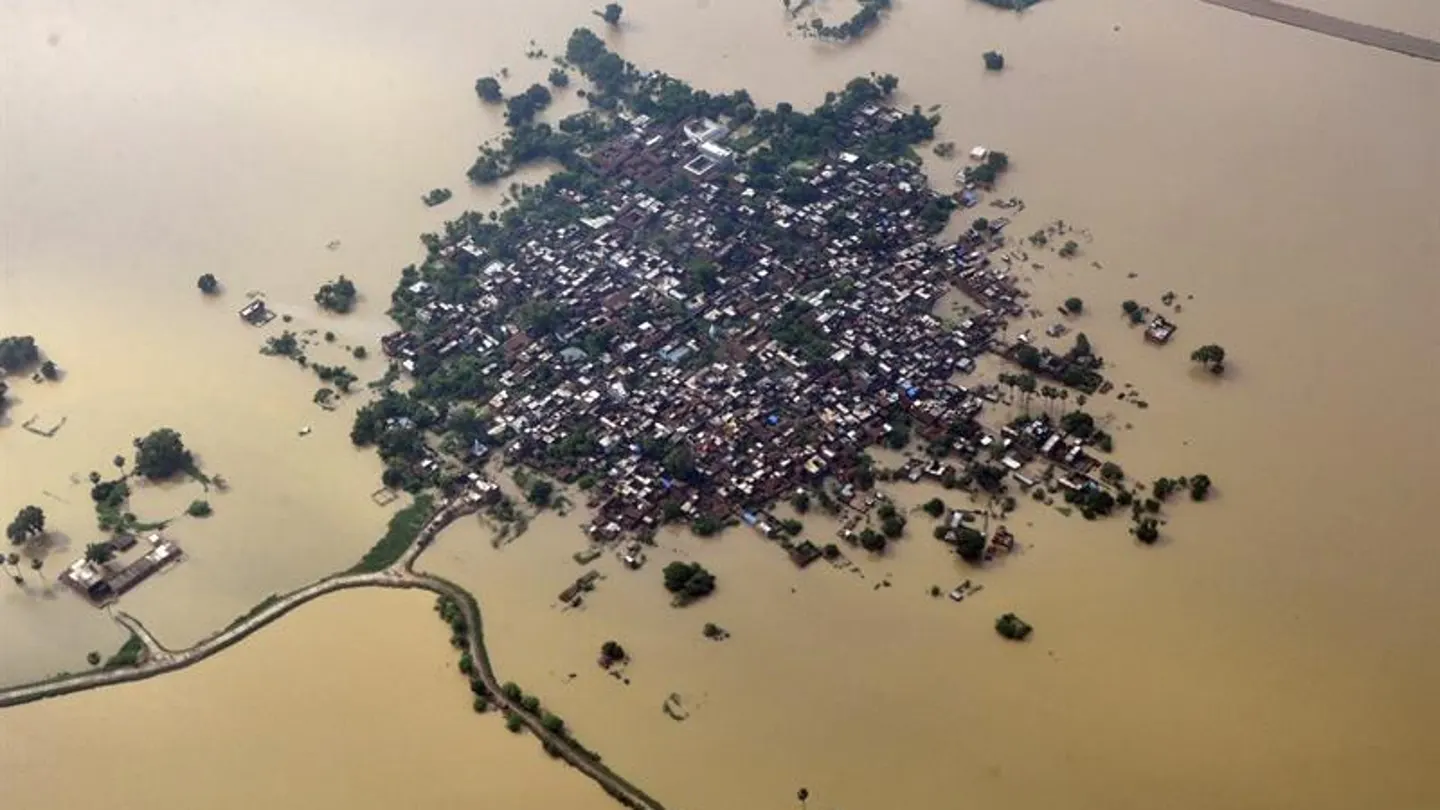 Vista aérea de una zona residencial afectada por las inundaciones Vista aérea de una zona residencial afectada por las inundaciones