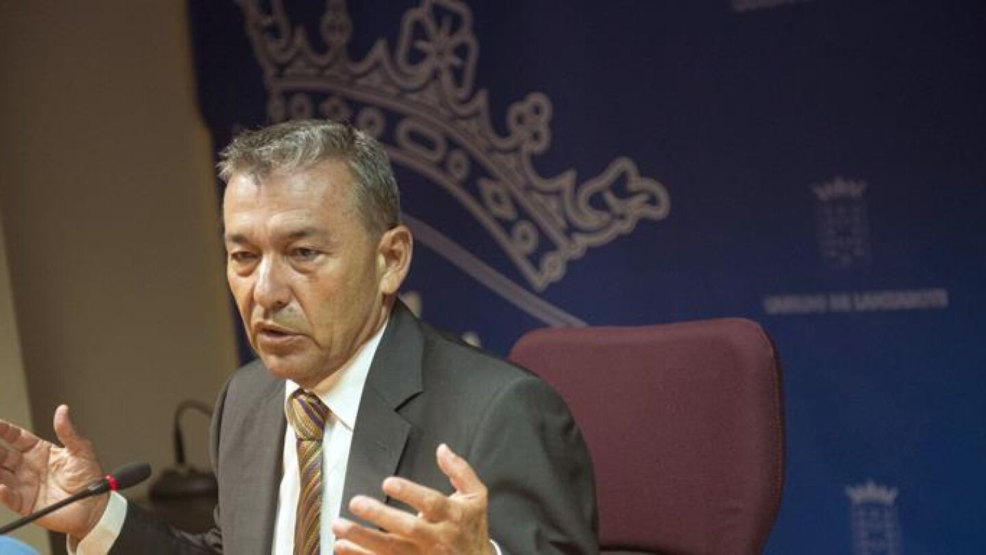 Paulino Rivero habla ante los periodistas