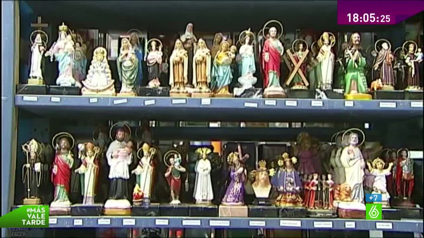 Estante de una santer&iacute;a