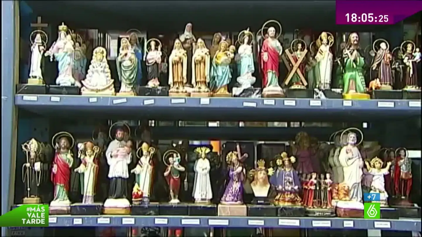 Estante de una santería Estante de una santería