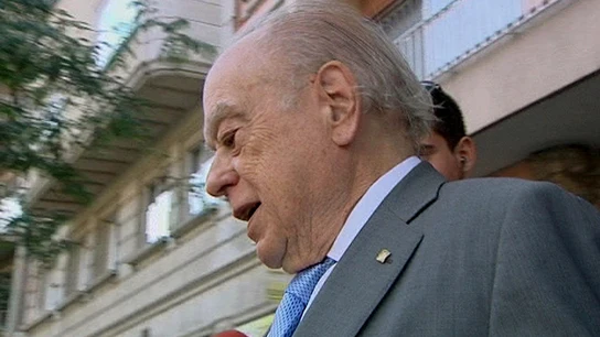 Jordi Pujol, saliendo de su casa Jordi Pujol, saliendo de su casa