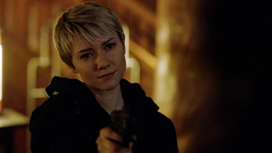 Emma desobedece las órdenes de mantener viva a Claire Emma desobedece las órdenes de mantener viva a Claire