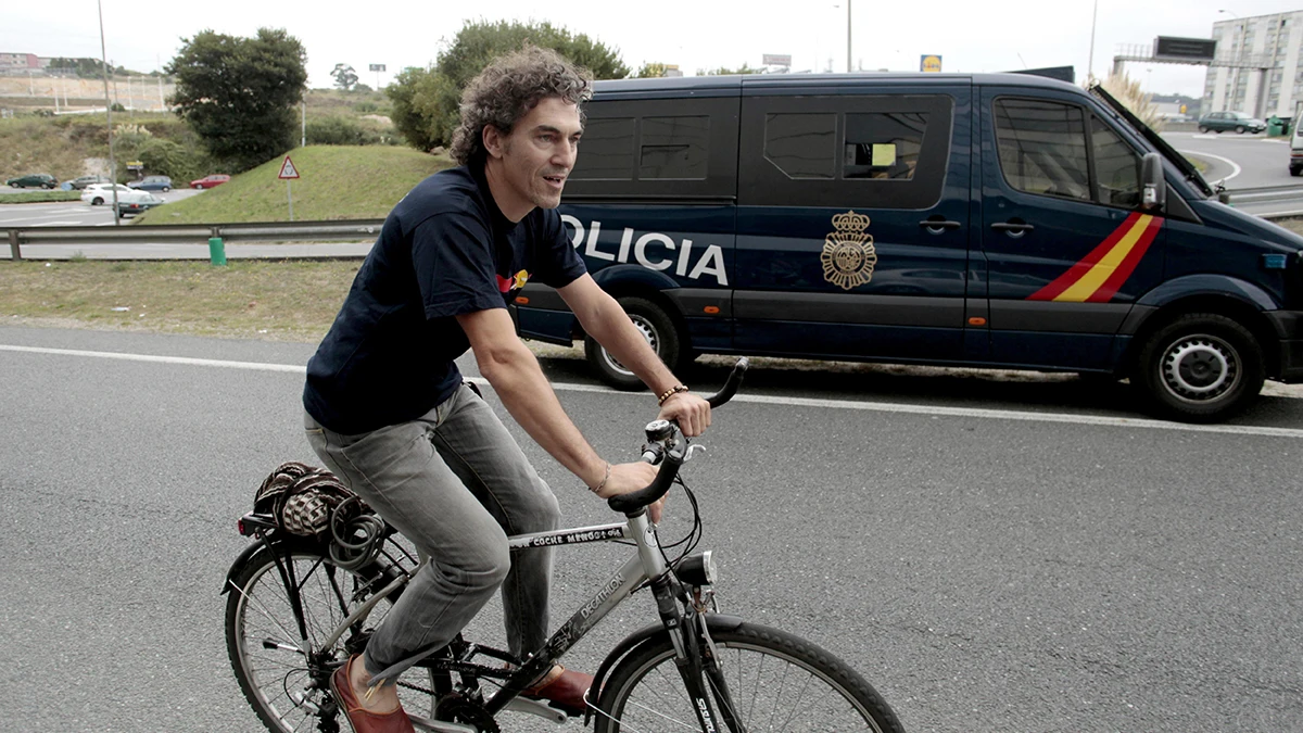 Roberto Rivas, el bombero que se negó a intervenir en el desahucio de una anciana Roberto Rivas, el bombero que se negó a intervenir en el desahucio de una anciana