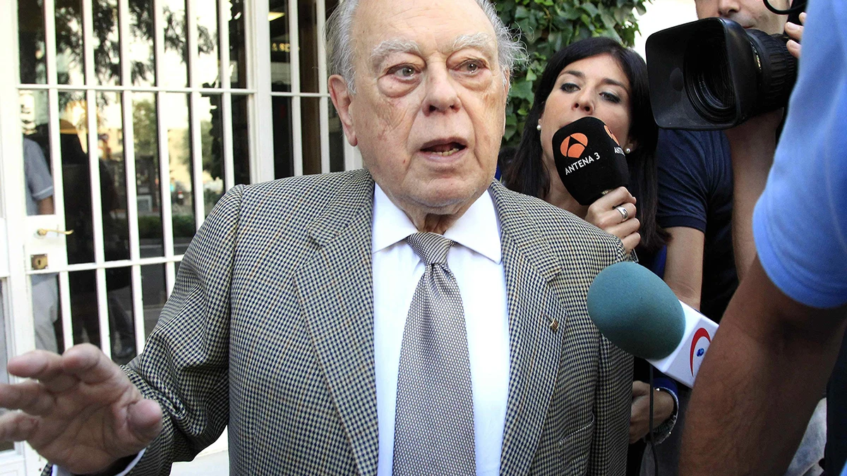 Jordi Pujol, saliendo de su domicilio