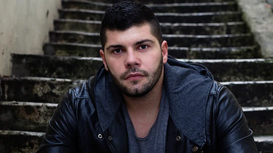Salvatore Esposito es Genny Savastano Salvatore Esposito es Genny Savastano