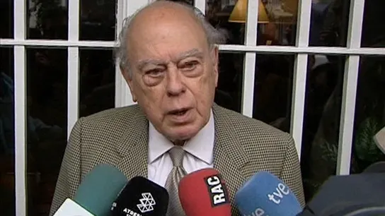 Jordi Pujol en la puerta de su domicilio Jordi Pujol en la puerta de su domicilio