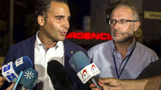 El delegado de salud de la Junta de Andaluc&iacute;a junto al director del Hospital Materno Infantil.